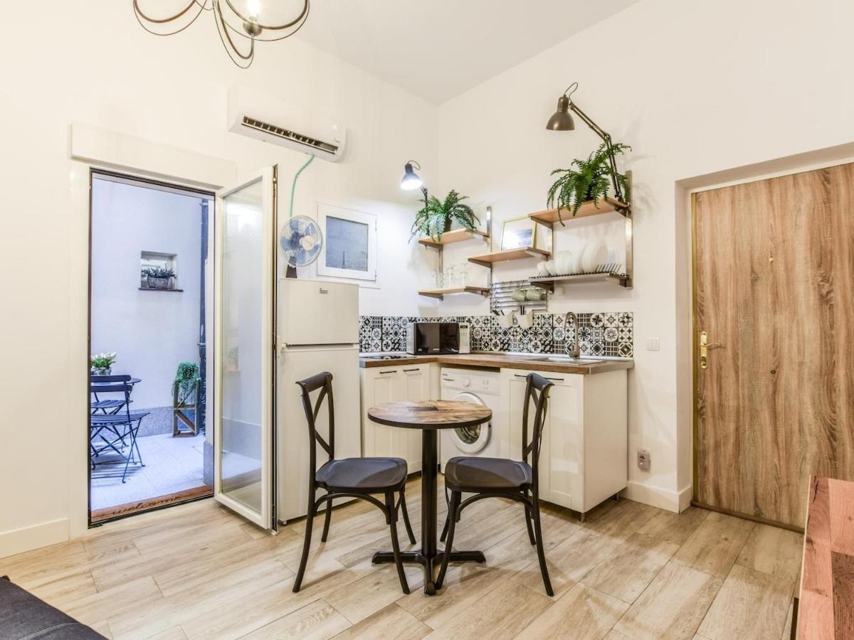 Apartamento Plaza De Lavapies Alquiler Temporal Madrid Exterior photo